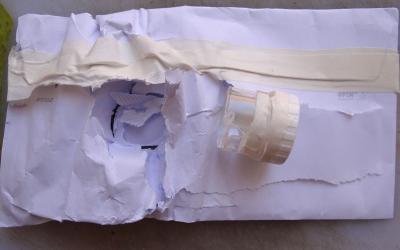 Envío de frascos en sobres de papel