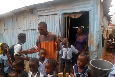 Entrada de escuela donde Tacugama imparte clases de educación ambiental